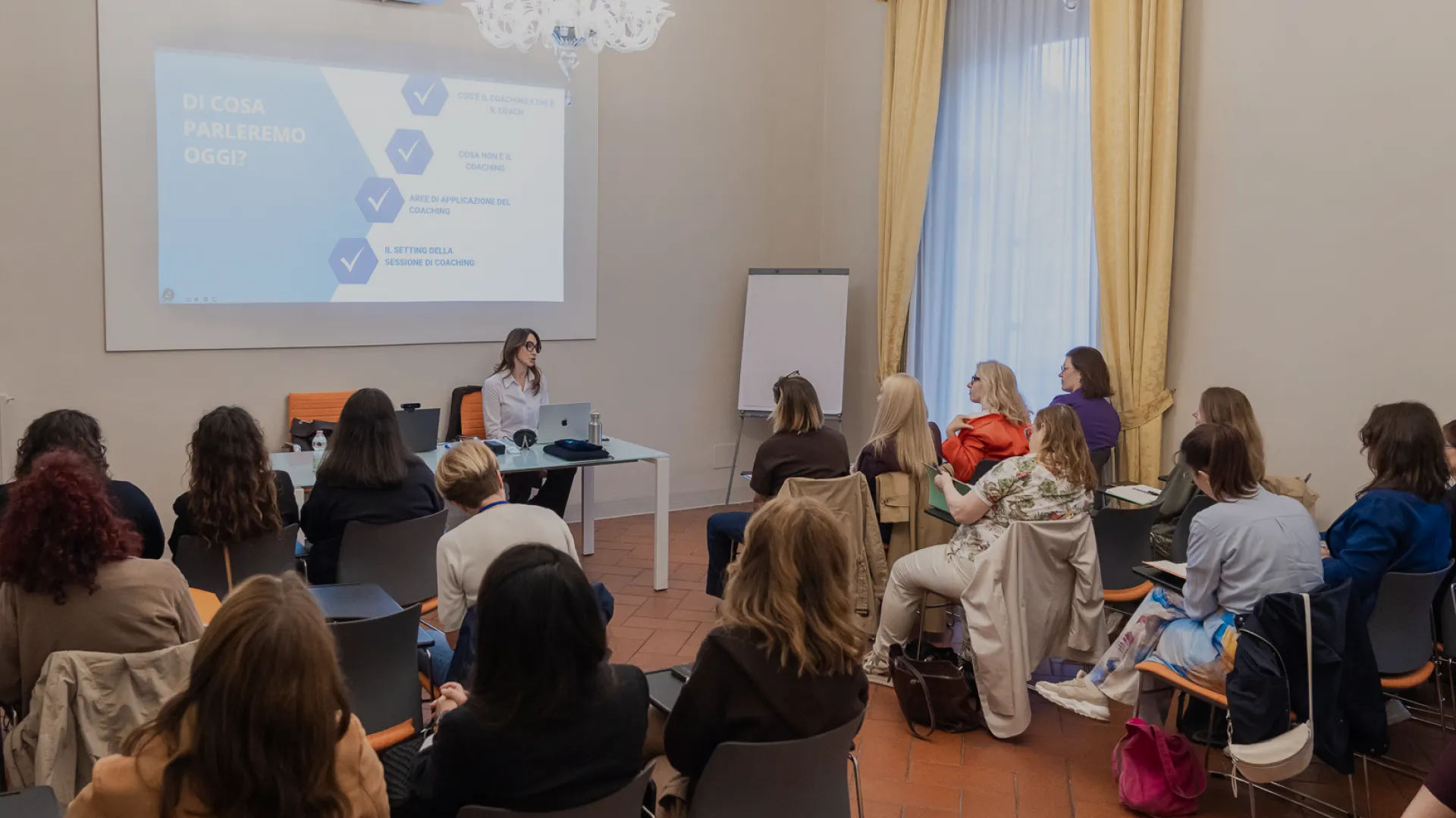 https://ellecubica.it/wp-content/uploads/scuola-di-coaching-durante-lezione.webp